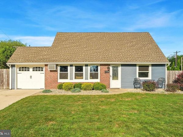 20 KINDLE LANE, LEVITTOWN, PA 19055