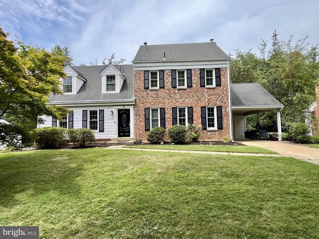 13 PITT COURT , ROCKVILLE, MD 20850