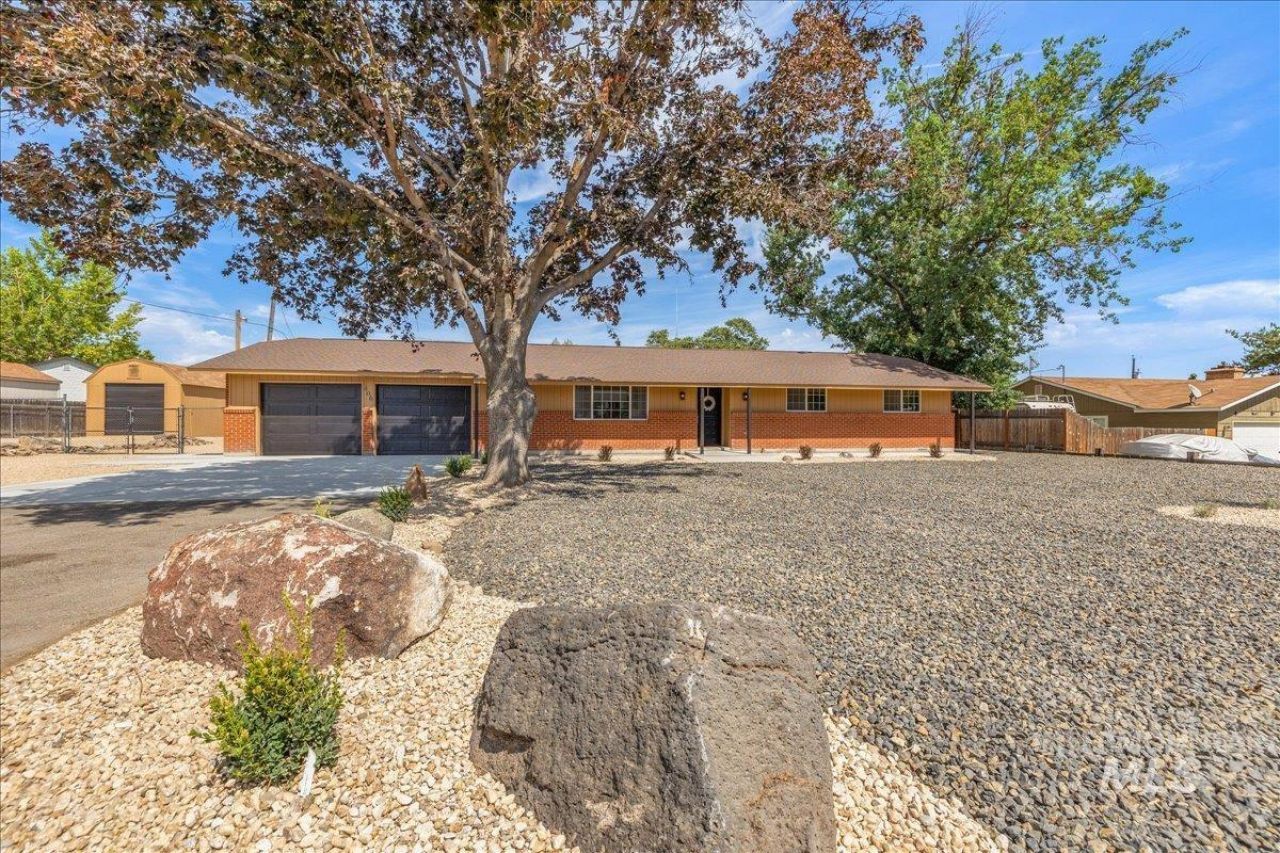 406 Lindenwood Dr, Nampa, ID 83686 Main Photo