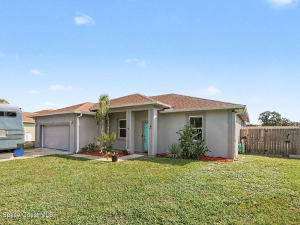 521 Borraclough Avenue NW, Palm Bay, FL 32907