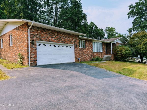 8106 Buckeye Street, Pound, VA 24279
