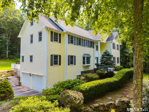 12 Carriage Hill, Woodbridge, CT 06525