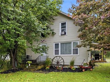 10573 North Road, Perrysburg, NY 14129