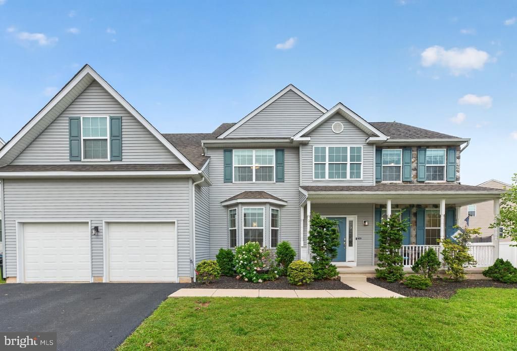 2009 WOODBRIDGE LANE, PENNSBURG, PA 18073