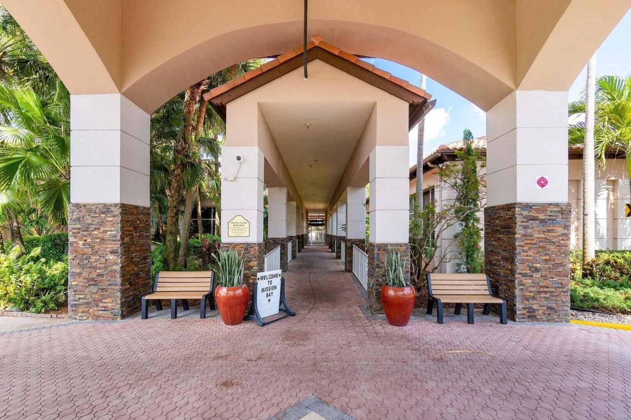 20317 Hacienda Court, Boca Raton, FL 33498 Photo