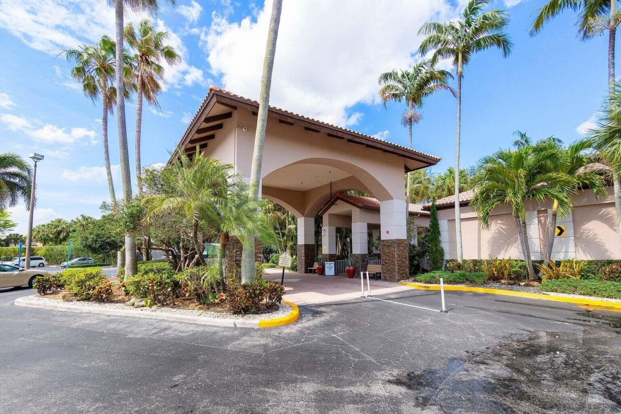 20317 Hacienda Court, Boca Raton, FL 33498 Photo