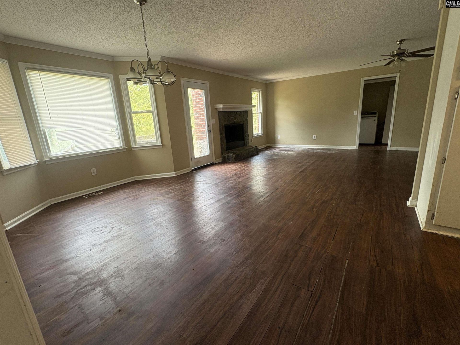 204 Woodchase Lane  Photo 4