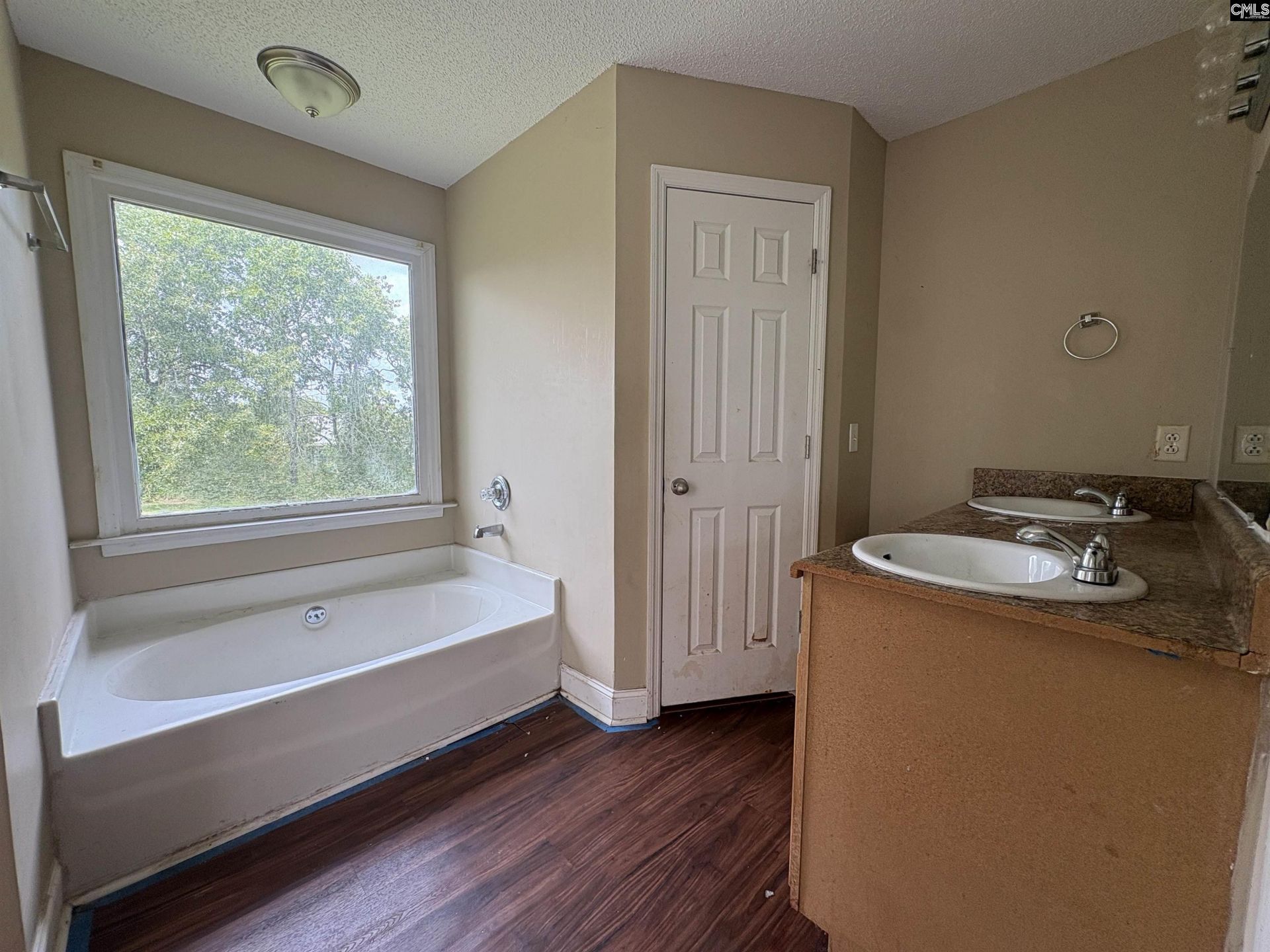 204 Woodchase Lane  Photo 7