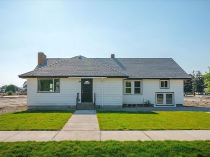 525 N Long Rd Greenacres, WA 99016