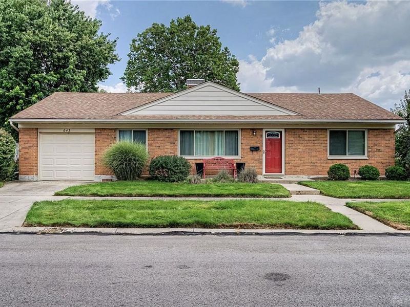 643 Mossoak Drive, Kettering, OH 45429 Photo 1