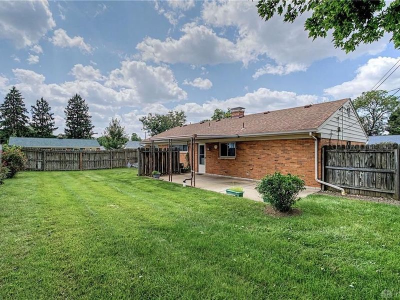 643 Mossoak Drive, Kettering, OH 45429 Photo 5