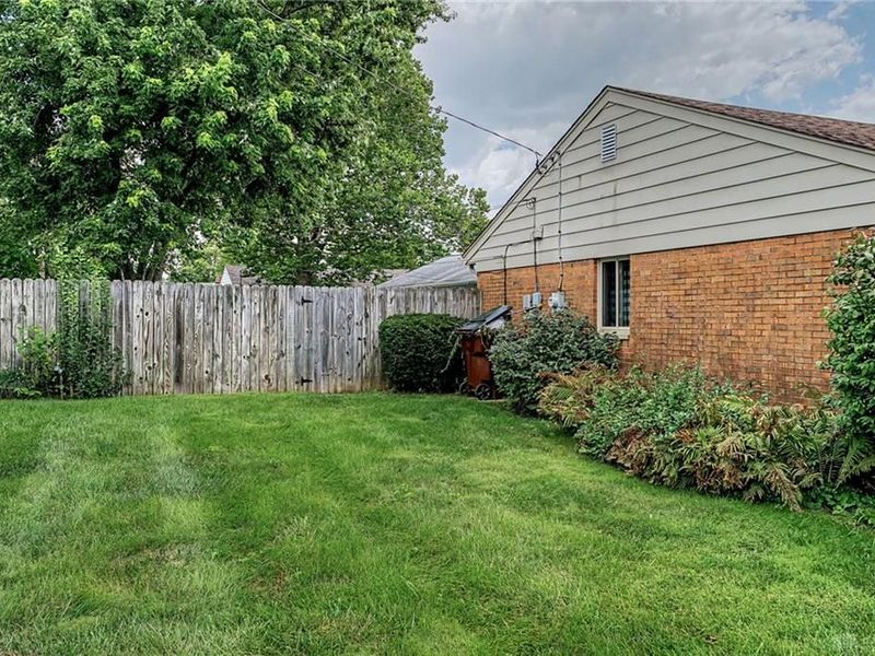643 Mossoak Drive, Kettering, OH 45429 Photo 7