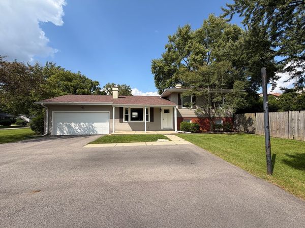 5S481 Glenoban Drive , Naperville, IL 60563