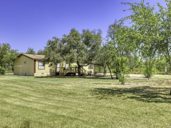 609 County Road 4647, Hondo, TX 78861