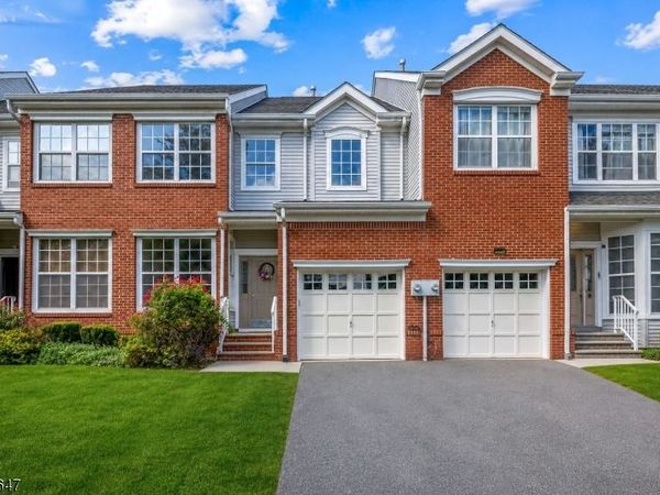 33 Gordon Circle, Parsippany-Troy Hills, NJ 07054