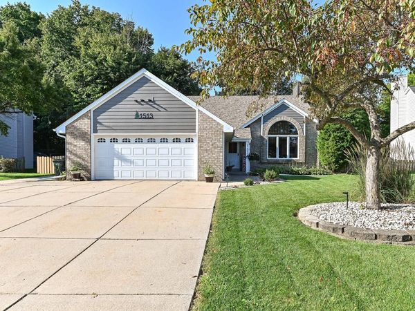1513 Blakewood COURT, South Milwaukee, WI 53172