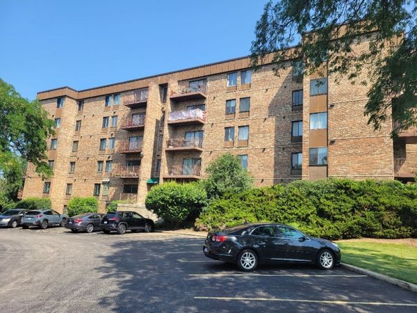 425 Walnut Creek Lane , Unit 1305, Lisle, IL 60532