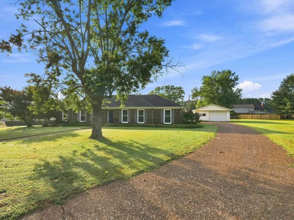 1344 Rickwood Ct, Florence, AL 35630