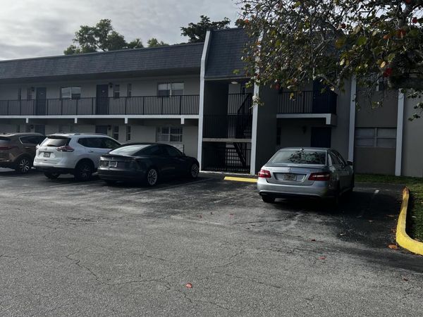 8060 N COLONY Circle N, Unit 208, Tamarac, FL 33321