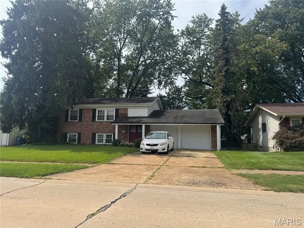 554 Coach Light Lane, Hazelwood, MO 63042