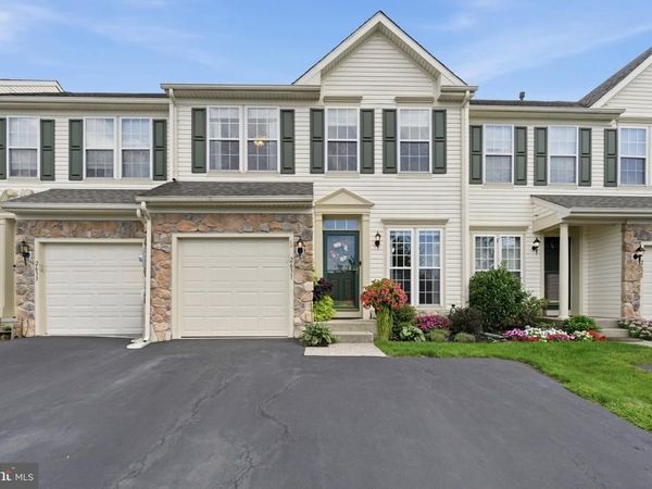 CRABAPPLE CIRCLE, PERKASIE, PA 18944