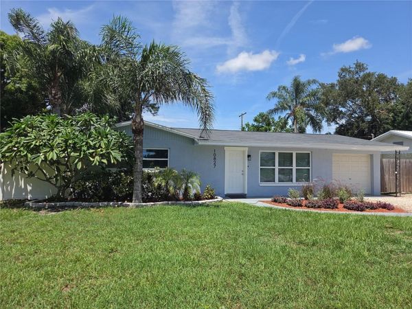 10827 VILLAGE GREEN AVENUE , SEMINOLE, FL 33772