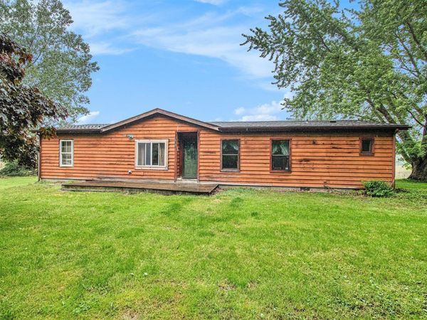 6727 W Youngren Road, Three Oaks, MI 49128