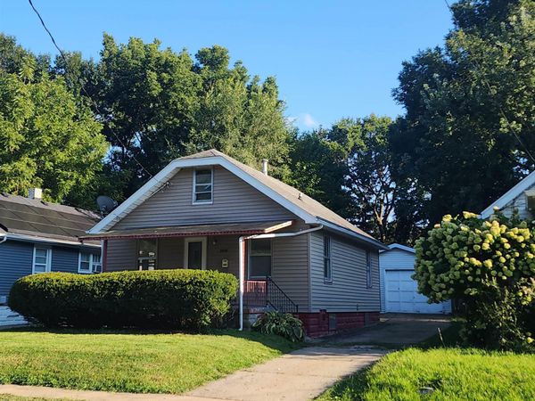 1000 W HANSSLER Place, Peoria, IL 61604