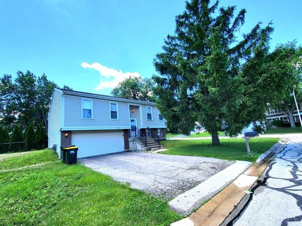 682 N OSWEGO Drive , Carol Stream, IL 60188
