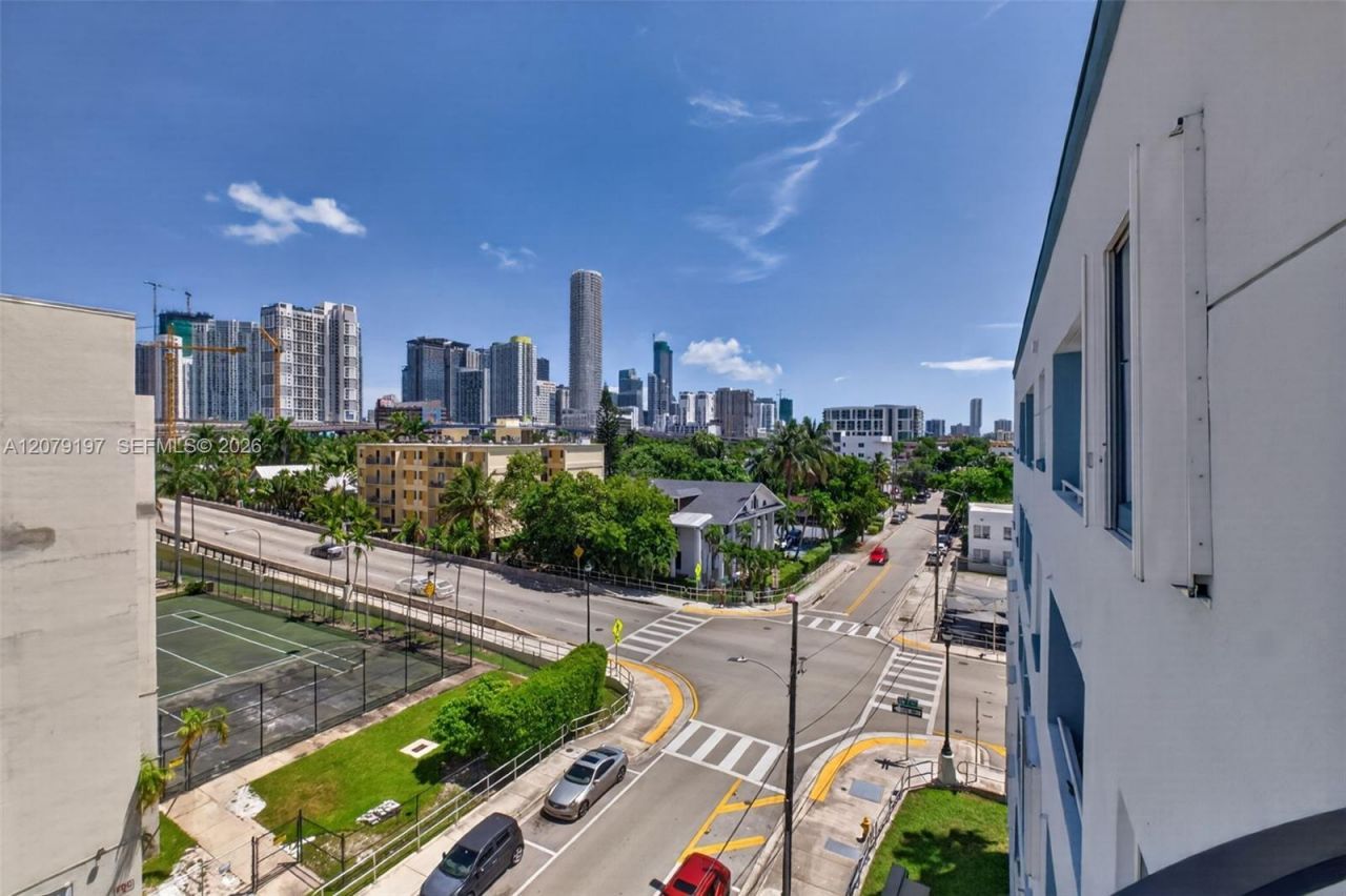 501 SW 1st St, Unit 607, Miami, FL 33130 Photo