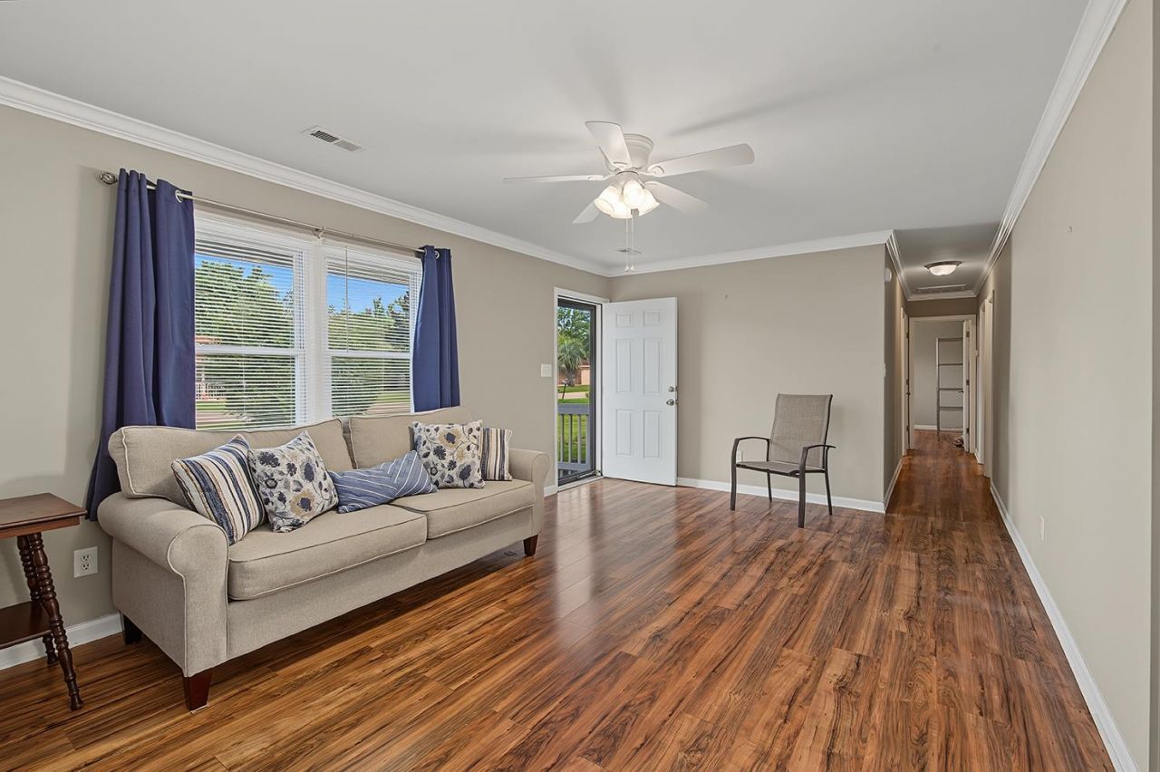 5660 Dogwood Circle  Photo 10