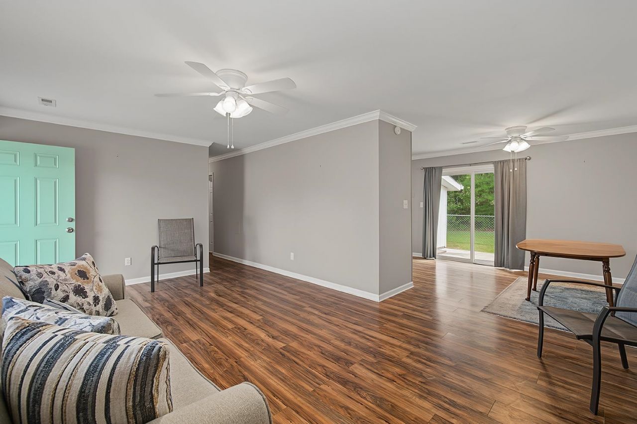 5660 Dogwood Circle  Photo 11