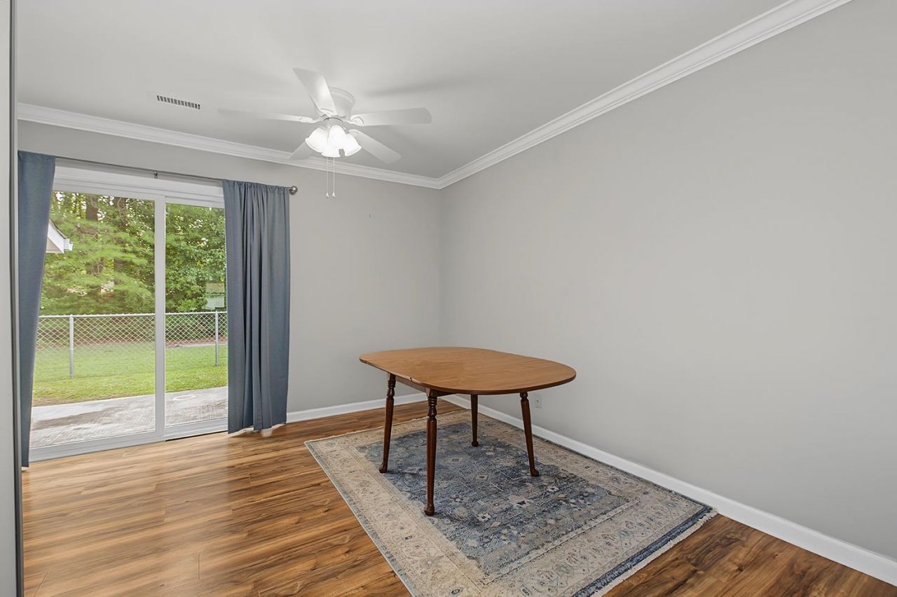 5660 Dogwood Circle  Photo 12