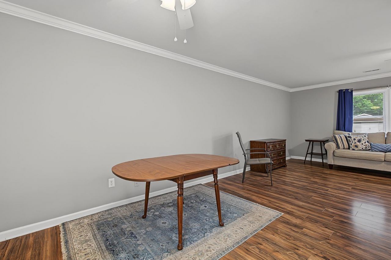 5660 Dogwood Circle  Photo 13