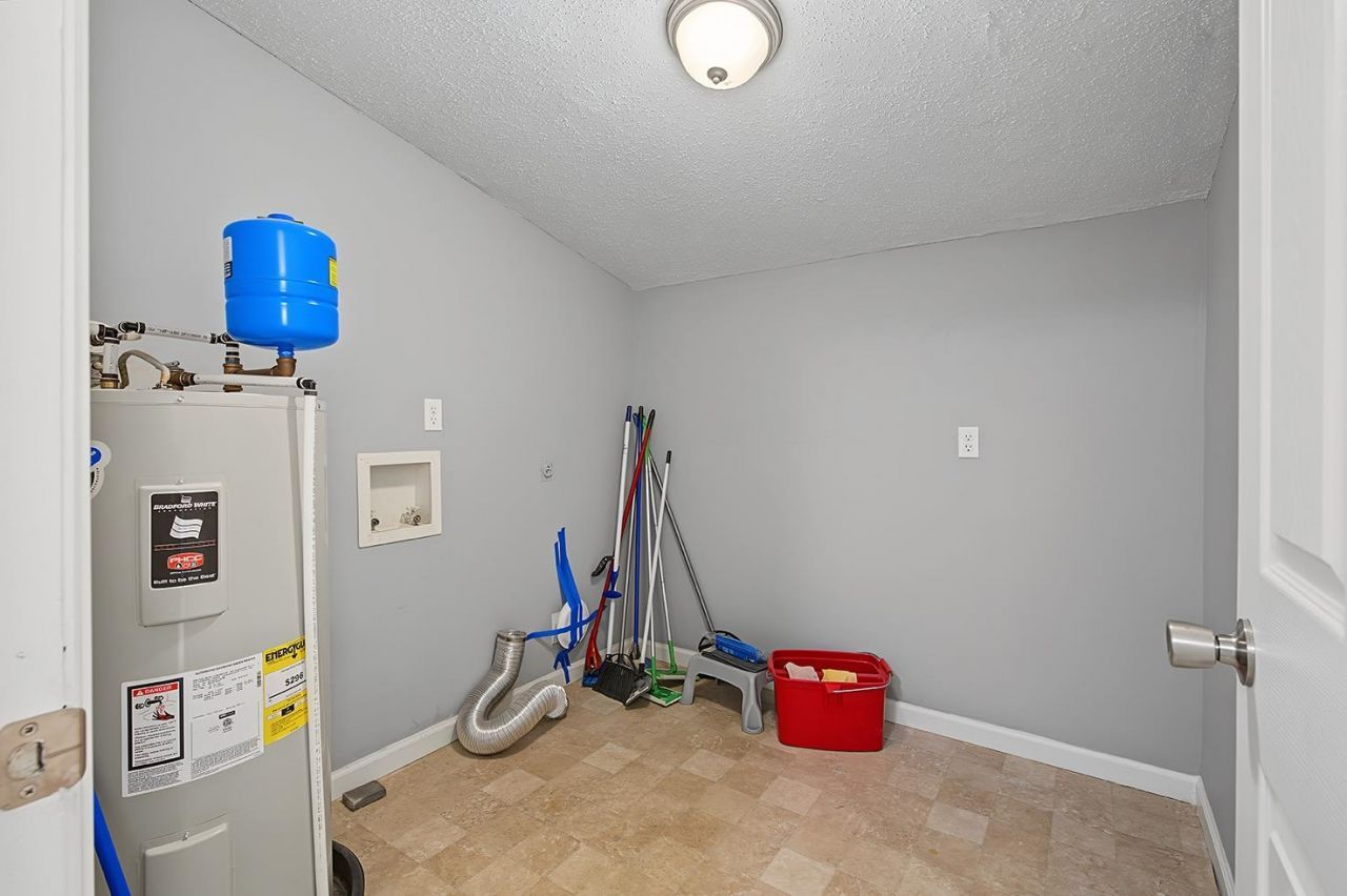 5660 Dogwood Circle  Photo 17