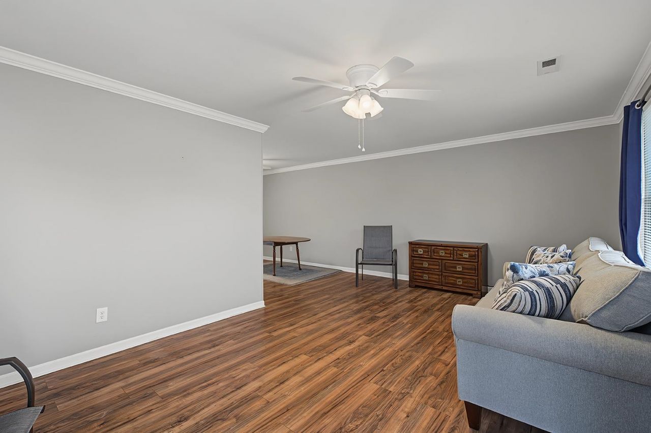 5660 Dogwood Circle  Photo 8