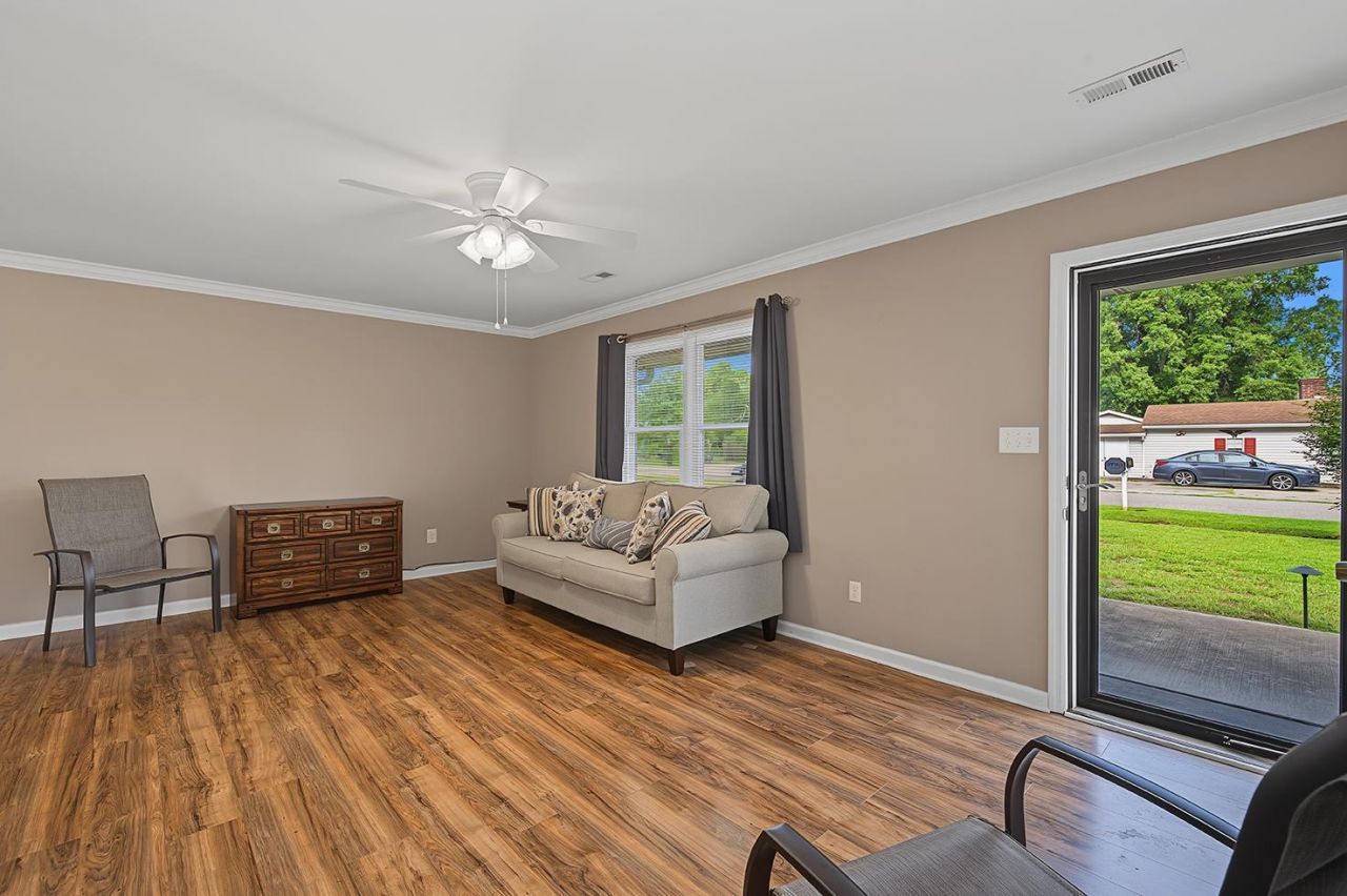 5660 Dogwood Circle  Photo 9