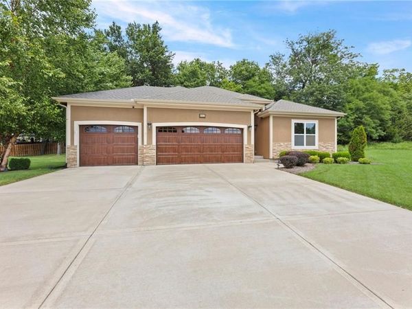 5024 78th Way, Kansas City, MO 64151