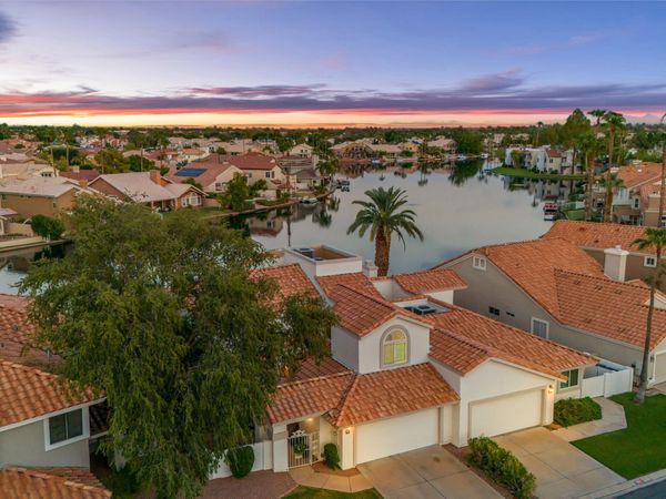 521 S MARINA Drive, Gilbert, AZ 85233