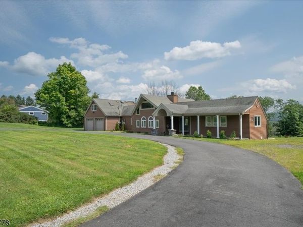 11 Summit Dr, Frankford, NJ 07826