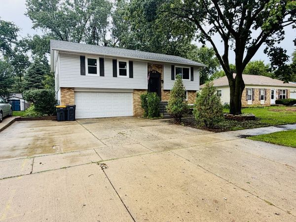 807 Hayward Avenue , Streamwood, IL 60107