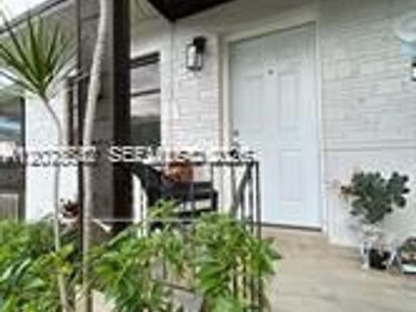 110 NW 58th St , Miami, FL 33127