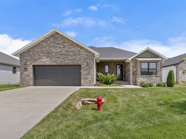 1102 S Strait Avenue, Ozark, MO 65721