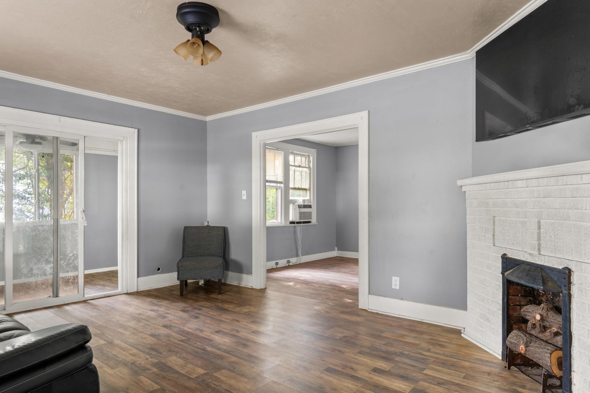 557 Louis Street Photo 11
