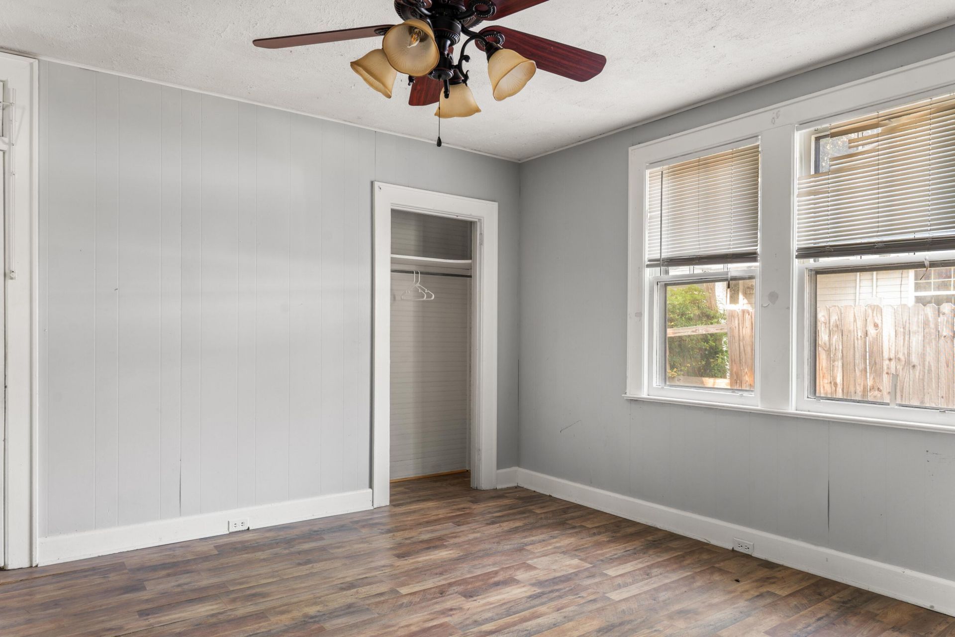 557 Louis Street Photo 13