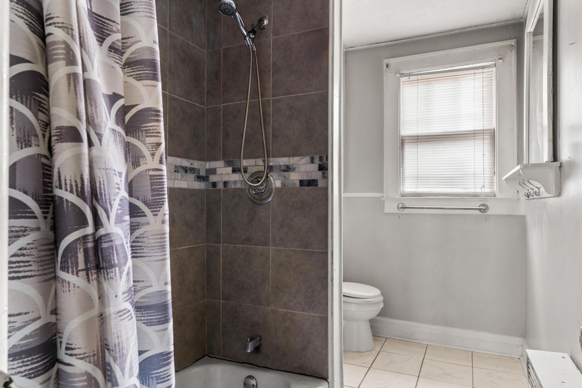 557 Louis Street Photo 14