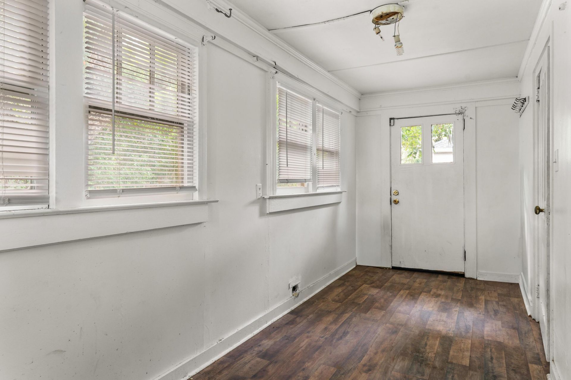 557 Louis Street Photo 16