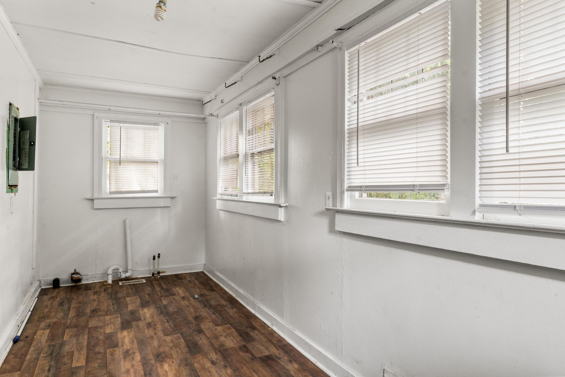 557 Louis Street Photo 17