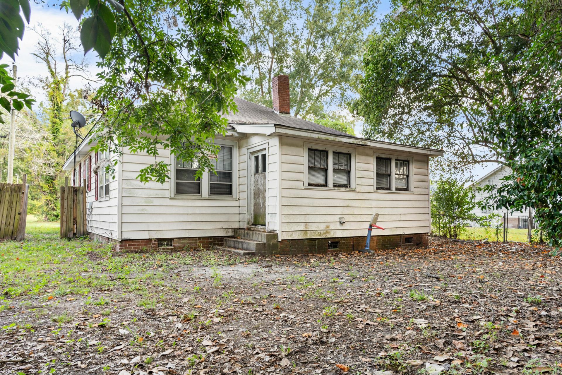 557 Louis Street Photo 19