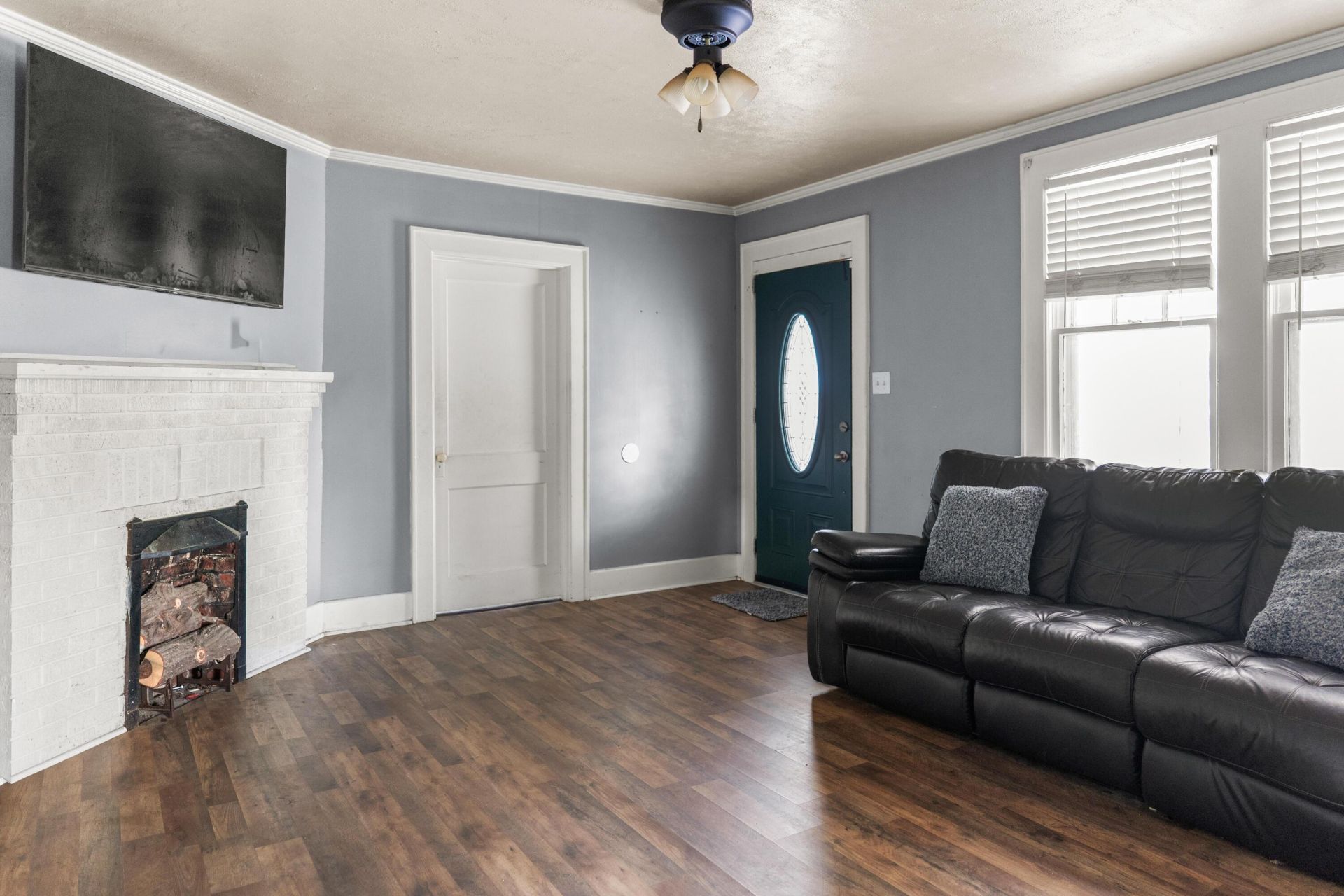 557 Louis Street Photo 5